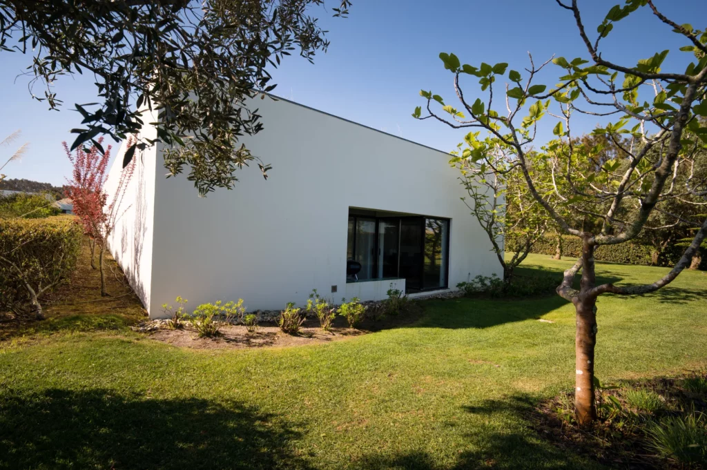 Una vista del jardín privado de la villa Bom Sucesso en Óbidos Portugal