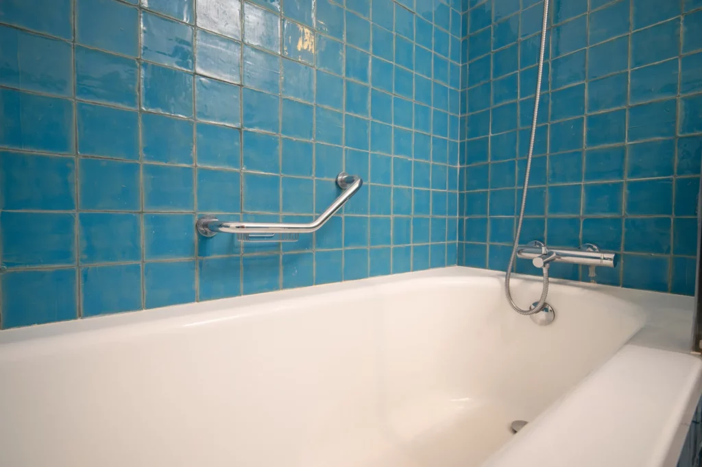 Detalle baño azul de la villa Bom Sucesso Óbidos en Portugal