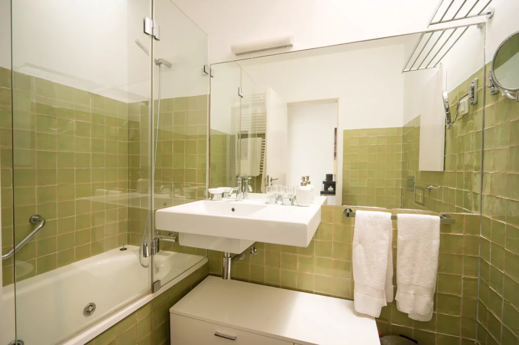 Baño verde de la villa Bom Sucesso Resort en Óbidos - Portugal