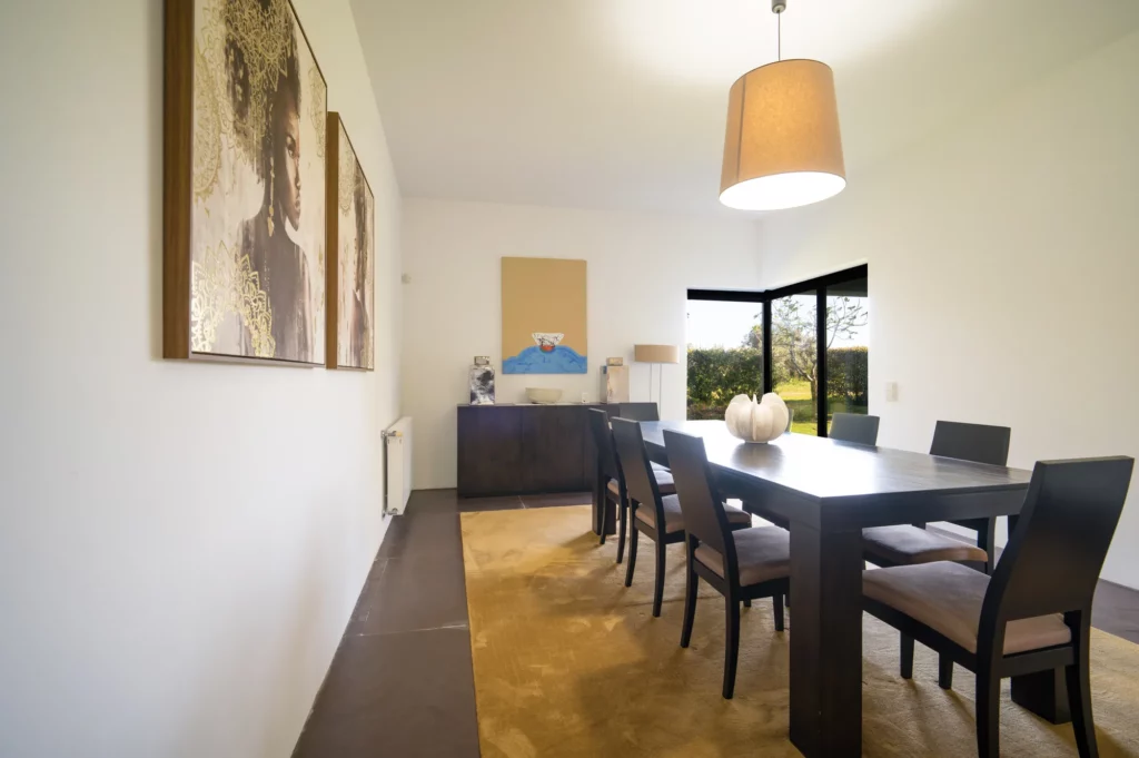 Vista comedor de la villa Bom Sucesso en Óbidos Portugal
