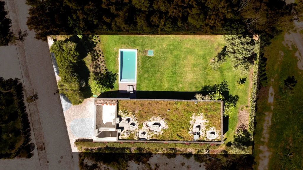 Vista desde dron del jardín y piscina privados de la villa Bom Sucesso - Óbidos - Portugal