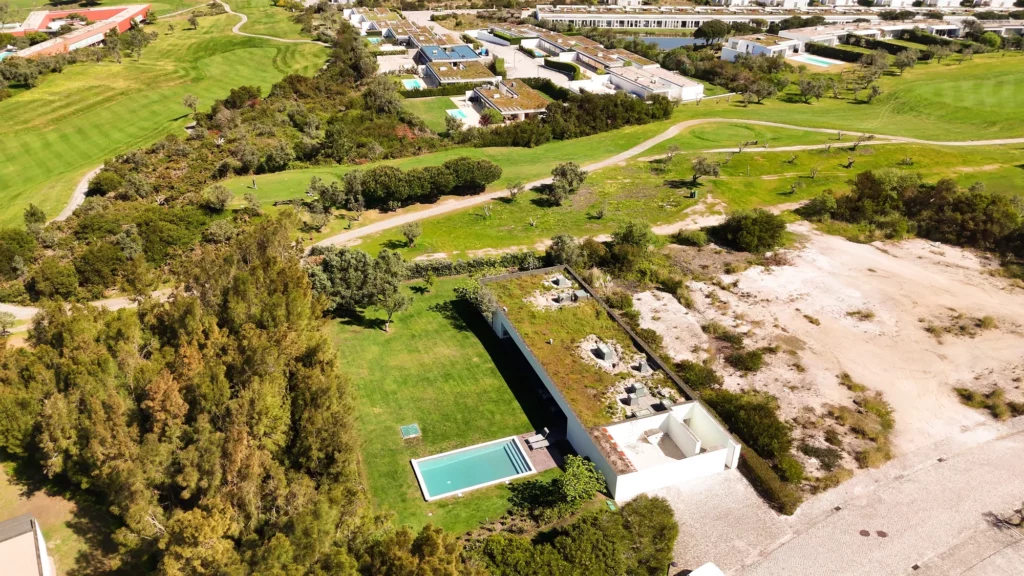 Otra vista aérea de la villa y su entorno en Bom Sucesso Resort - Óbidos - Portugal