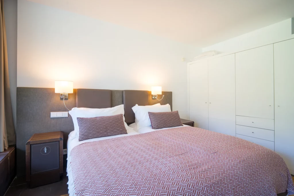 Suite roja de la villa Bom Sucesso en Óbidos